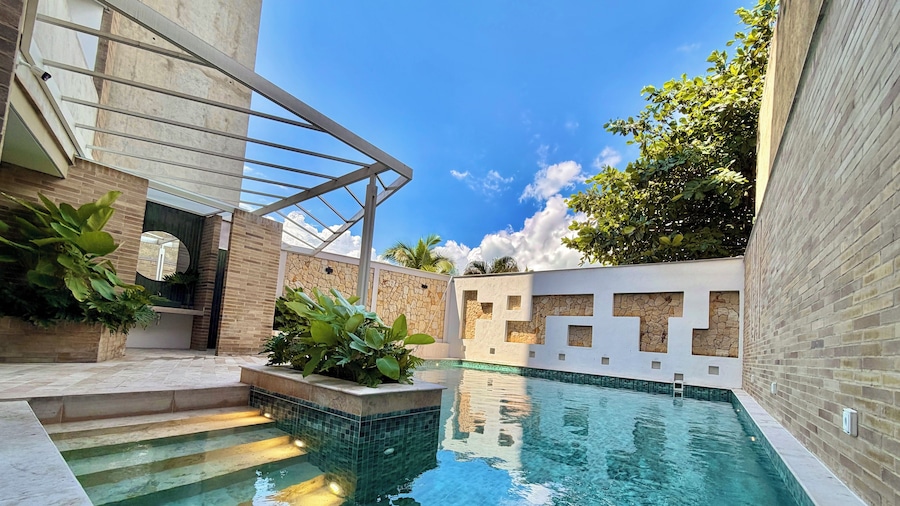 Villeta Getaway Pool Balcony Relax Vibes