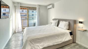 2 bedrooms, laptop workspace, iron/ironing board, bed sheets