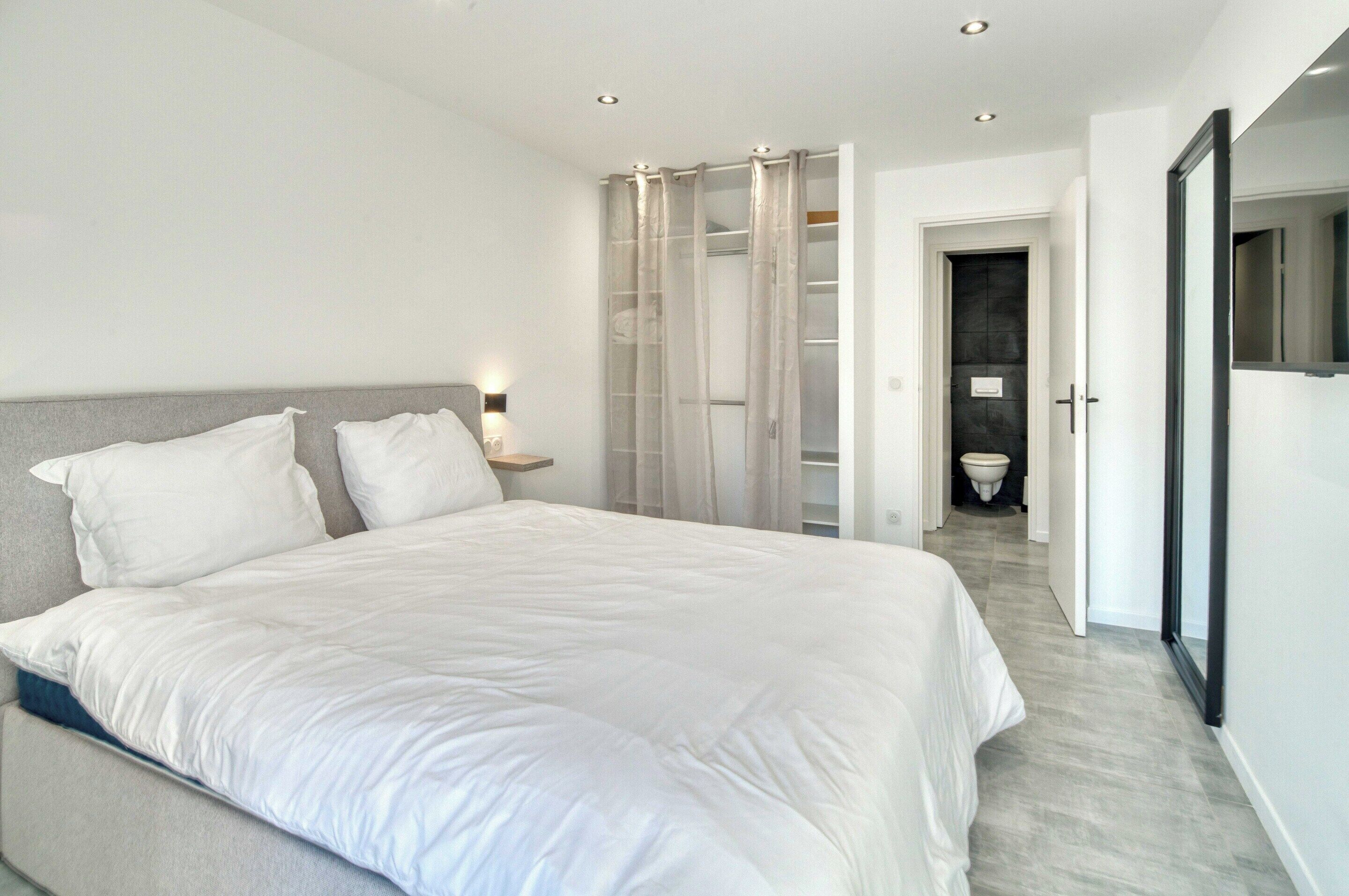 Apartment | 2 bedrooms, laptop workspace, iron/ironing board, bed sheets