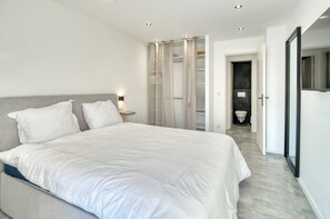 Apartment | 2 bedrooms, laptop workspace, iron/ironing board, bed sheets - A/C 2bdr/6p Flat Just two Minutes From the Beach! (Antibes)