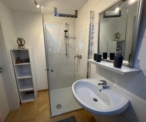 Appartement, vue sur le jardin | Salle de bain