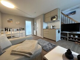 Apartamento, vista para o jardim | Área de estar | TV