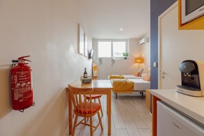 Interior - COLORFUL STUDIO 2 MUNICIPAL POOL by VACATIONY (Oporto)