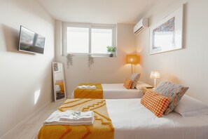 Iron/ironing board, free WiFi, bed sheets - COLORFUL STUDIO 2 MUNICIPAL POOL by VACATIONY (Oporto)
