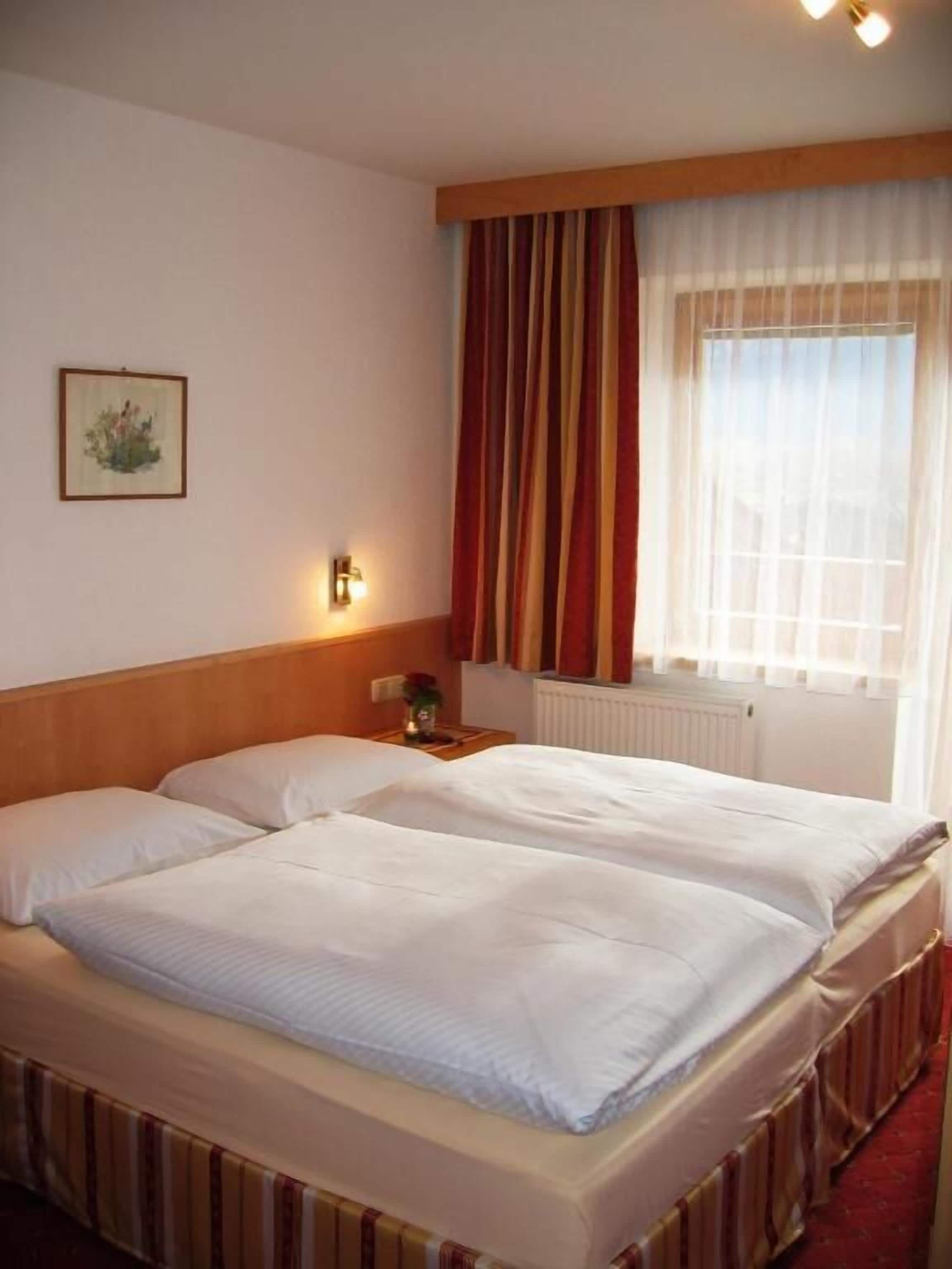 Doppelzimmer, Balkon, Bergblick