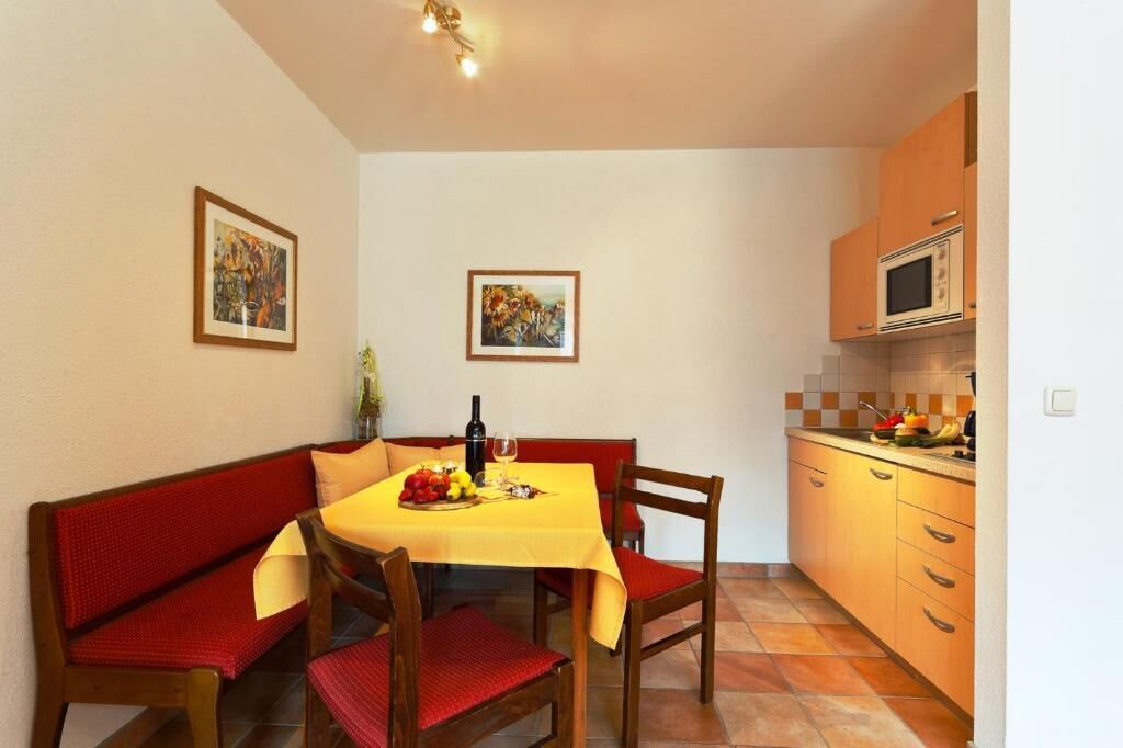 Basic-Doppelzimmer, Balkon, Bergblick | Speisen