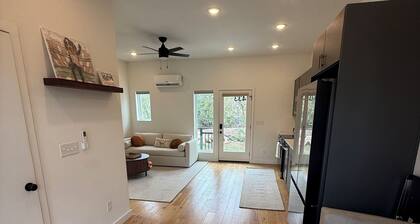 The â98! Our townhome just minutes from Neyland!