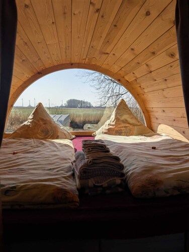 The sunflower - sleeping barrel in a natural idyll with panoramic window