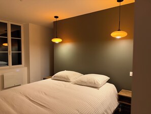 Unclassified image, 3 of 39, button