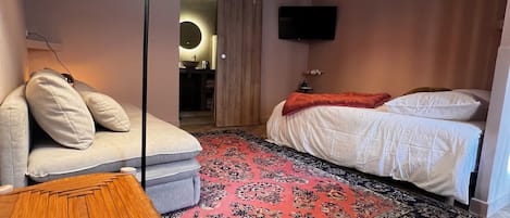 1 Schlafzimmer, BĂŒgeleisen/BĂŒgelbrett, Internetzugang, BettwĂ€sche