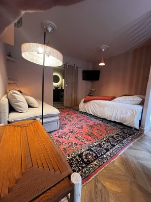 1 dormitorio, tabla de planchar con plancha, Internet y ropa de cama