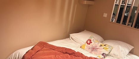 1 bedroom, iron/ironing board, Internet, bed sheets
