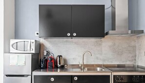 Micro-ondes, plaque de cuisson, cafetière/bouilloire