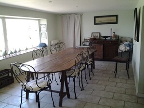 Dining - La Buissonnière, a very large 18th-century house with swimming pool. (Les Moutiers en Auge)