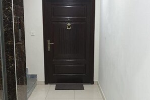 Interior - Faizi apartment pizza shop  (Faisalabad)