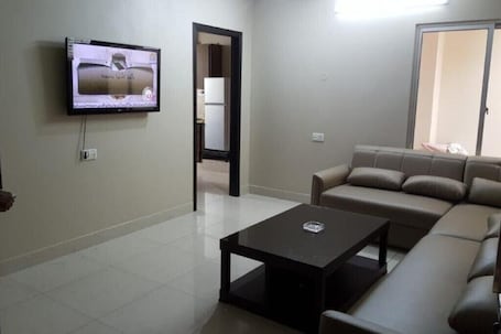 Área de sala de estar. Faizi apartment pizza shop