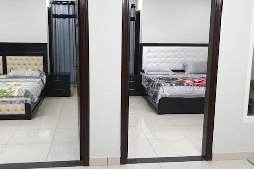 Faizi apartment pizza shop 