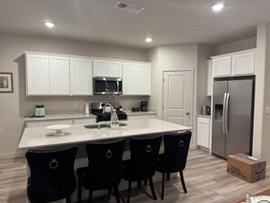 Private kitchen - Brand new & beautiful home in great neighborhood of N Merced (Merced)
