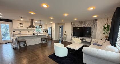 Fully Furnished 3-Bedroom Home with outdoor Deck & Prime Occoquan Location