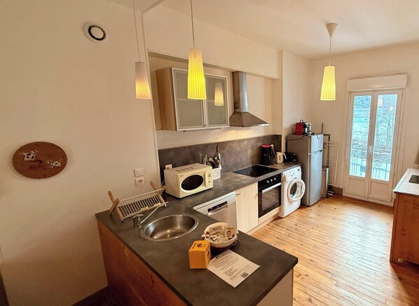 Apartment | Private kitchen | Highchair - Le Ferrandaise -Le Mont Dore 6 Pers (Mont-Dore)