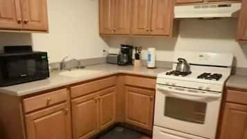 Microwave, oven, stovetop, coffee/tea maker