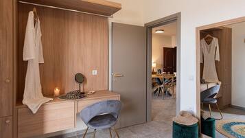 Deluxe Apartment, Sea View | Interior