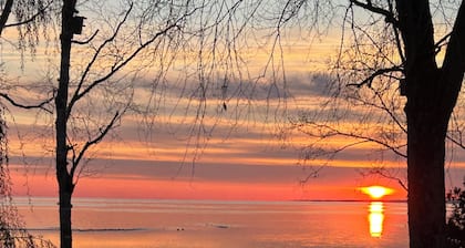 Lake Simcoe Beachfront Cottage