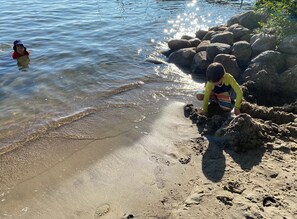 Sur la plage, serviettes de plage