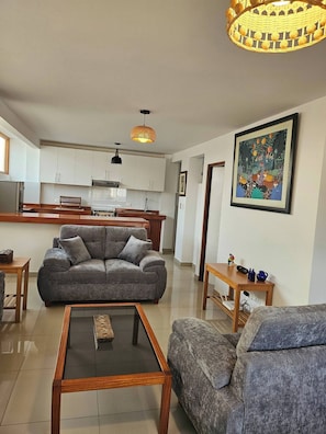 Maison, 6 chambres, piscine privée, vue piscine | Salle de séjour