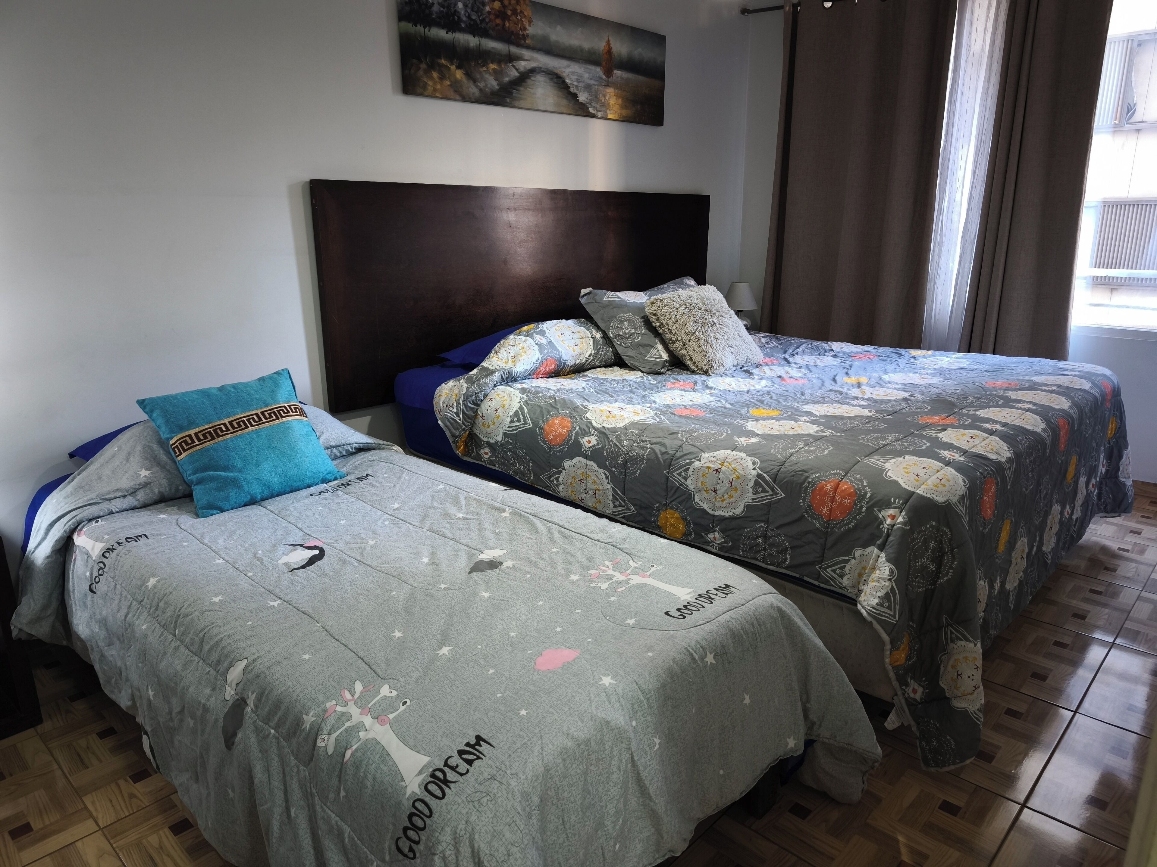 คลาสสิกอพาร์ทเมนท์, ระเบียง, วิวเมือง | ผ้าม่านกันแสง, เตารีด/โต๊ะรีดผ้า, Wi-Fi ฟรี