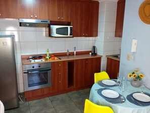 Standard Apartment, Courtyard View | Private kitchen | Full-size fridge, microwave, oven, dishwasher - Gran Santiago Apartments (Santiago)