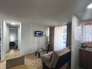 คลาสสิกอพาร์ทเมนท์, ระเบียง, วิวเมือง | บริเวณนั่งเล่น