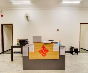 House | Reception - Collection O Nashik Bus Station (Nashik)