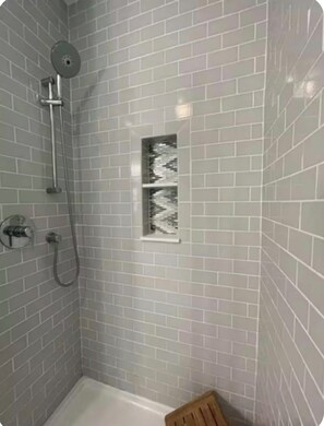 Shower, hair dryer, towels, soap - Bright condo-On bike trail & 1 mile to boardwalk (Rehoboth Beach)