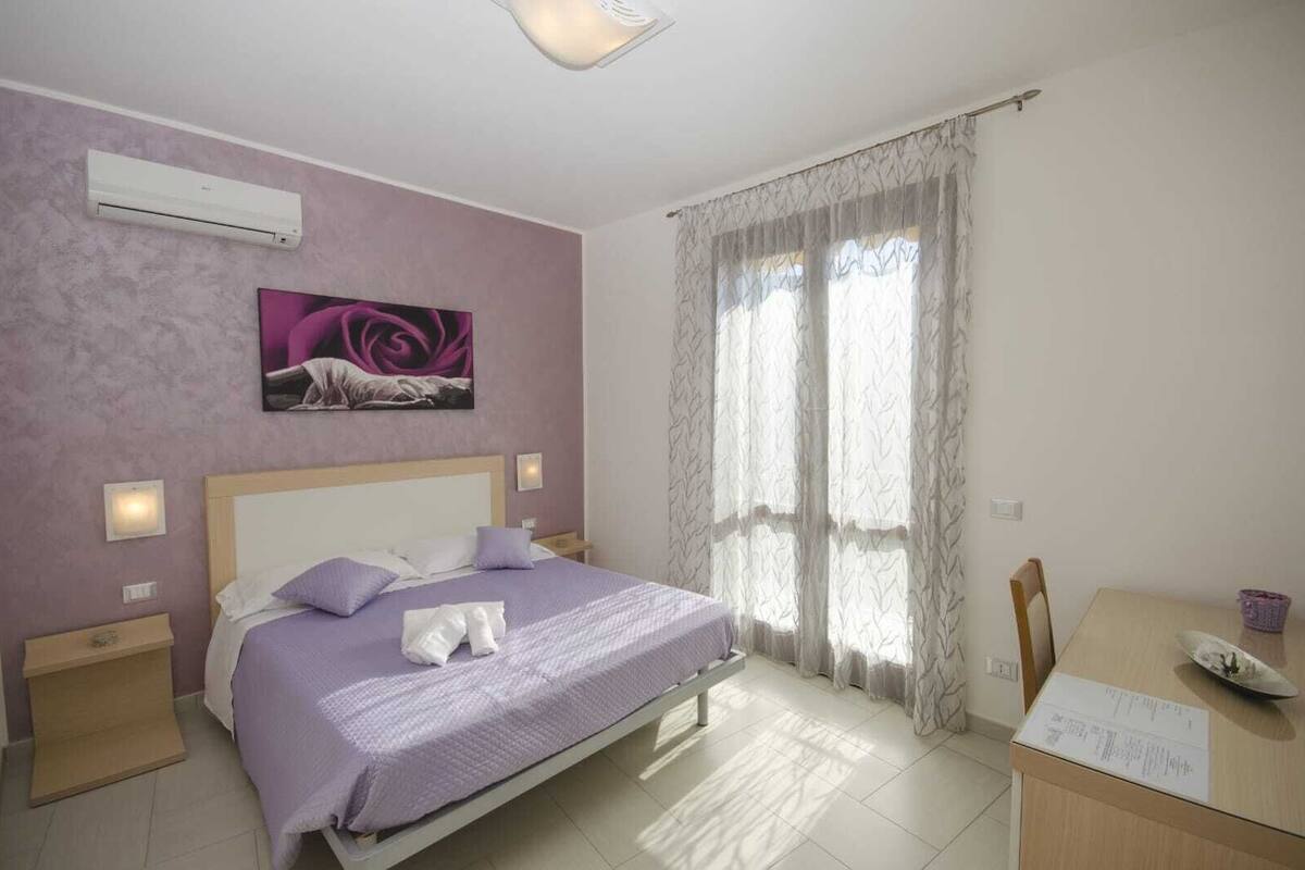 Minibar, in-room safe, free WiFi