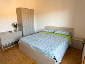 2 bedrooms, bed sheets