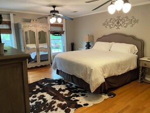 5 bedrooms, iron/ironing board, Internet, bed sheets - 
Masters Rental in Gated Golf Course Community (Augusta)