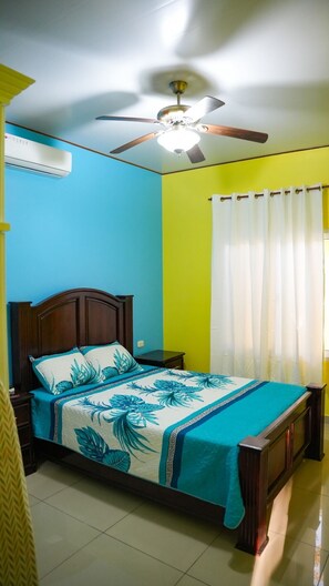 4 habitaciones, tabla de planchar con plancha, wifi y ropa de cama 