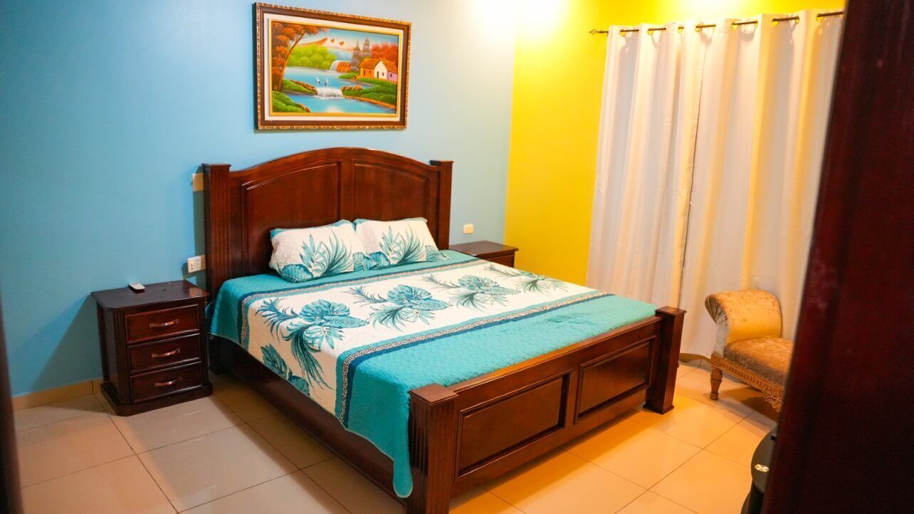 4 bedrooms, iron/ironing board, WiFi, bed sheets