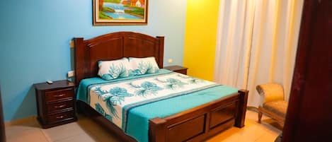 4 bedrooms, iron/ironing board, WiFi, bed sheets