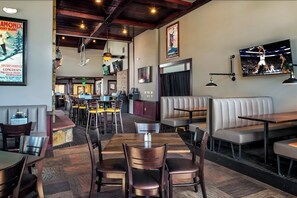 Dining - MARCH 7-14 LAST MINUTE Breckinridge,CO Ski-in/Ski-out Grand Timber 2 BR Sleeps 8 (Breckenridge)