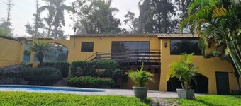 Casa California surrounded by greenery and colors, pool, jacuzzis, sauna and gardens!