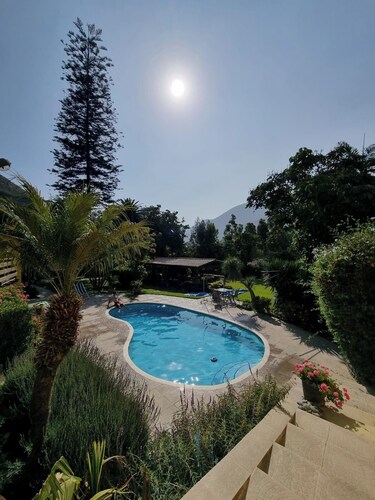 Casa California surrounded by greenery and colors, pool, jacuzzis, sauna and gardens!