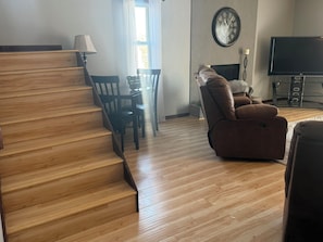 Unclassified image, 2 of 23, button