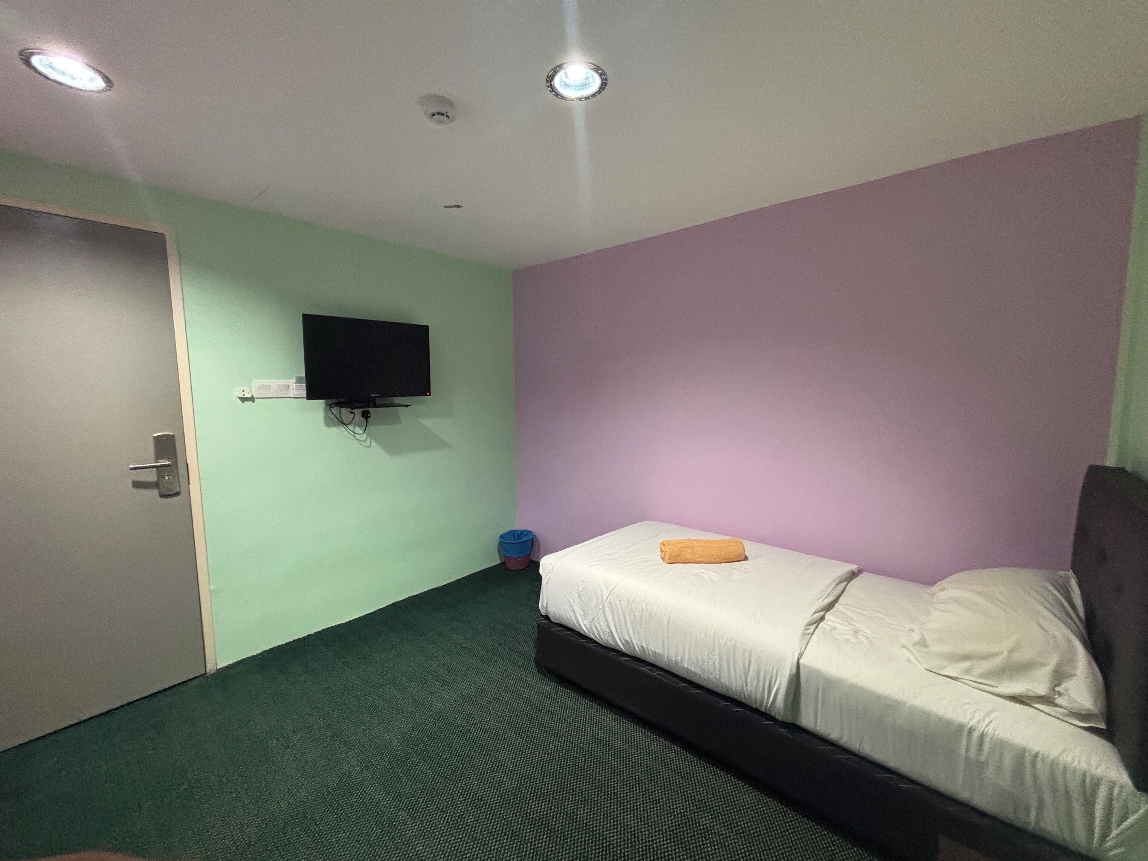 Deluxe Single Room | Free WiFi, bed sheets