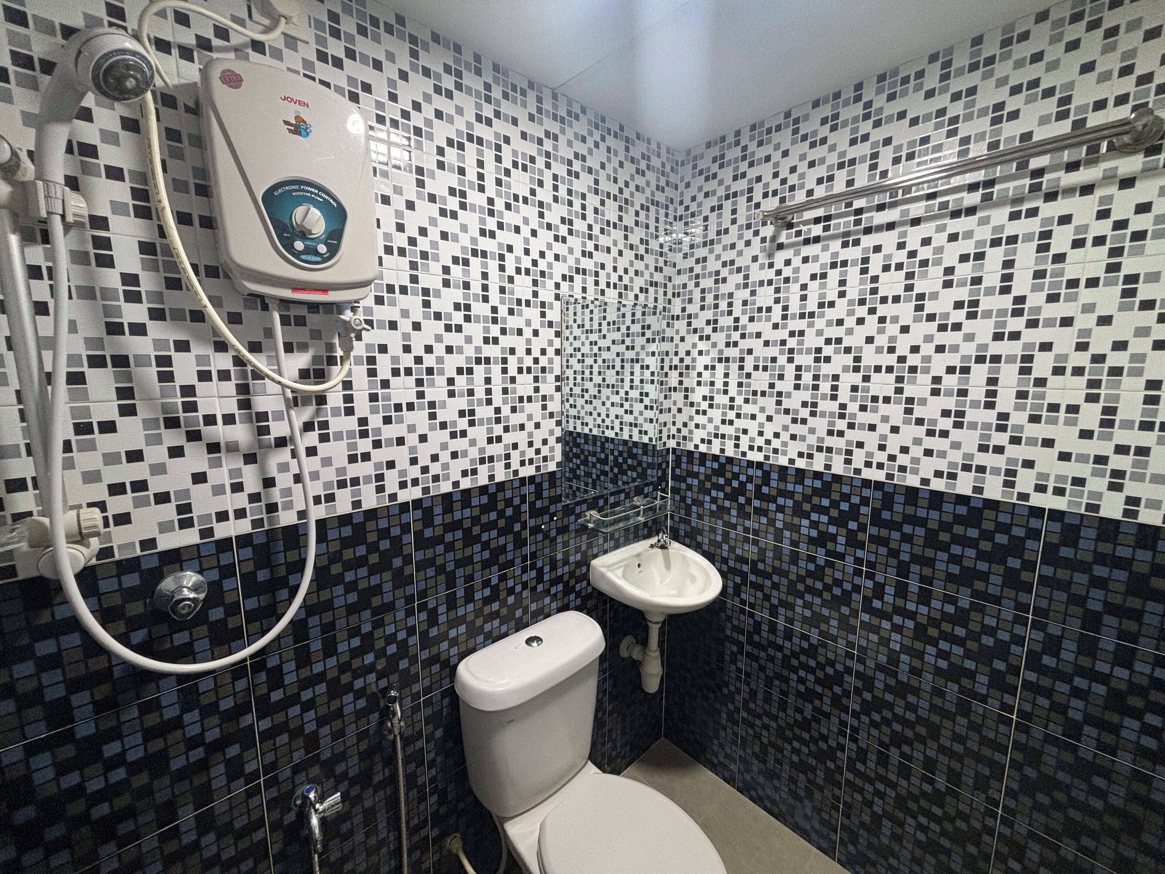 Shower, towels, soap, shampoo