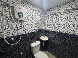 Ducha, toallas, jabón y champú