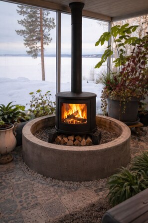 Unclassified image, 3 of 4, button