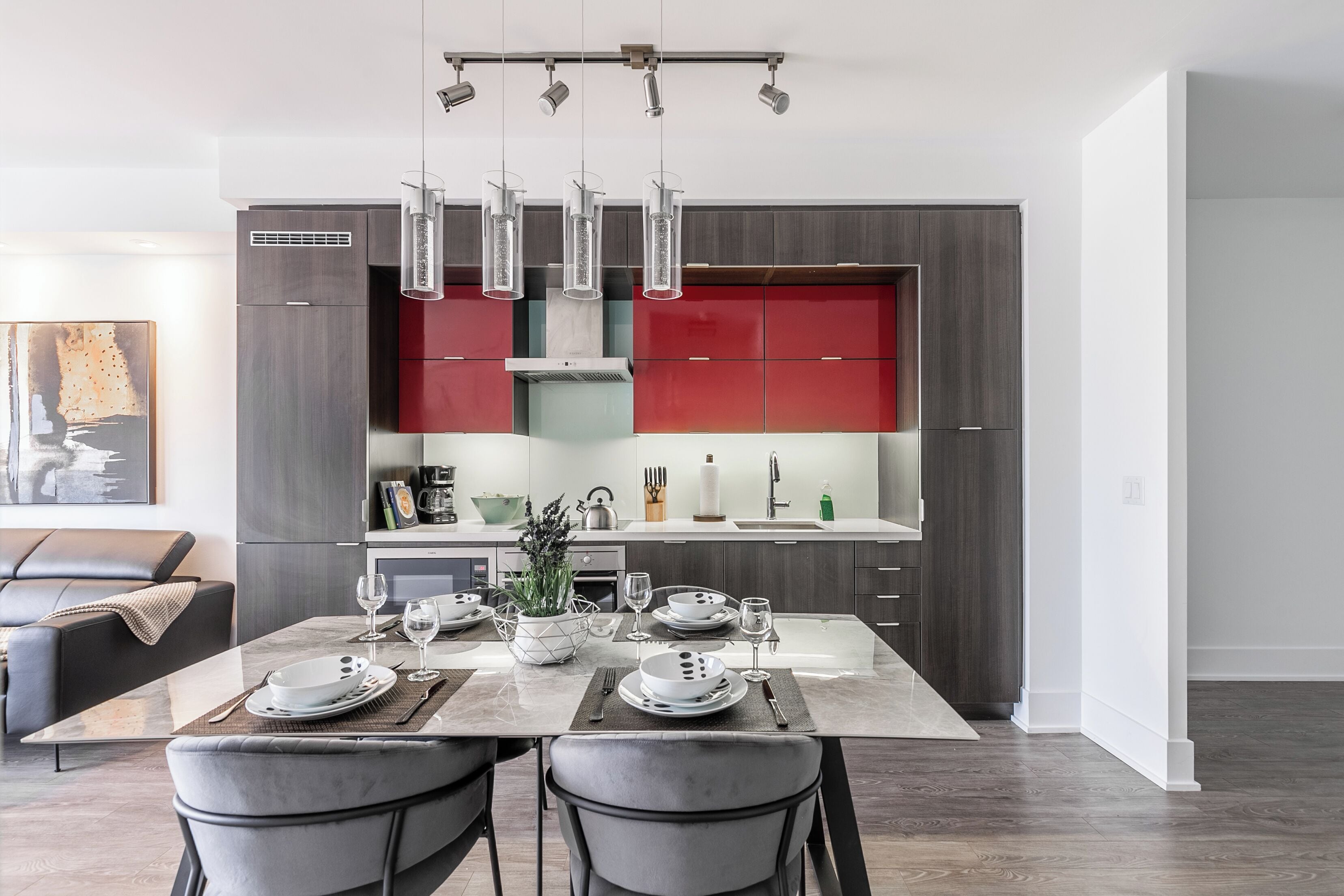 Apartamento empresarial, vista para a cidade | Área de estar | Smart TV 65 polegadas com canais digitais