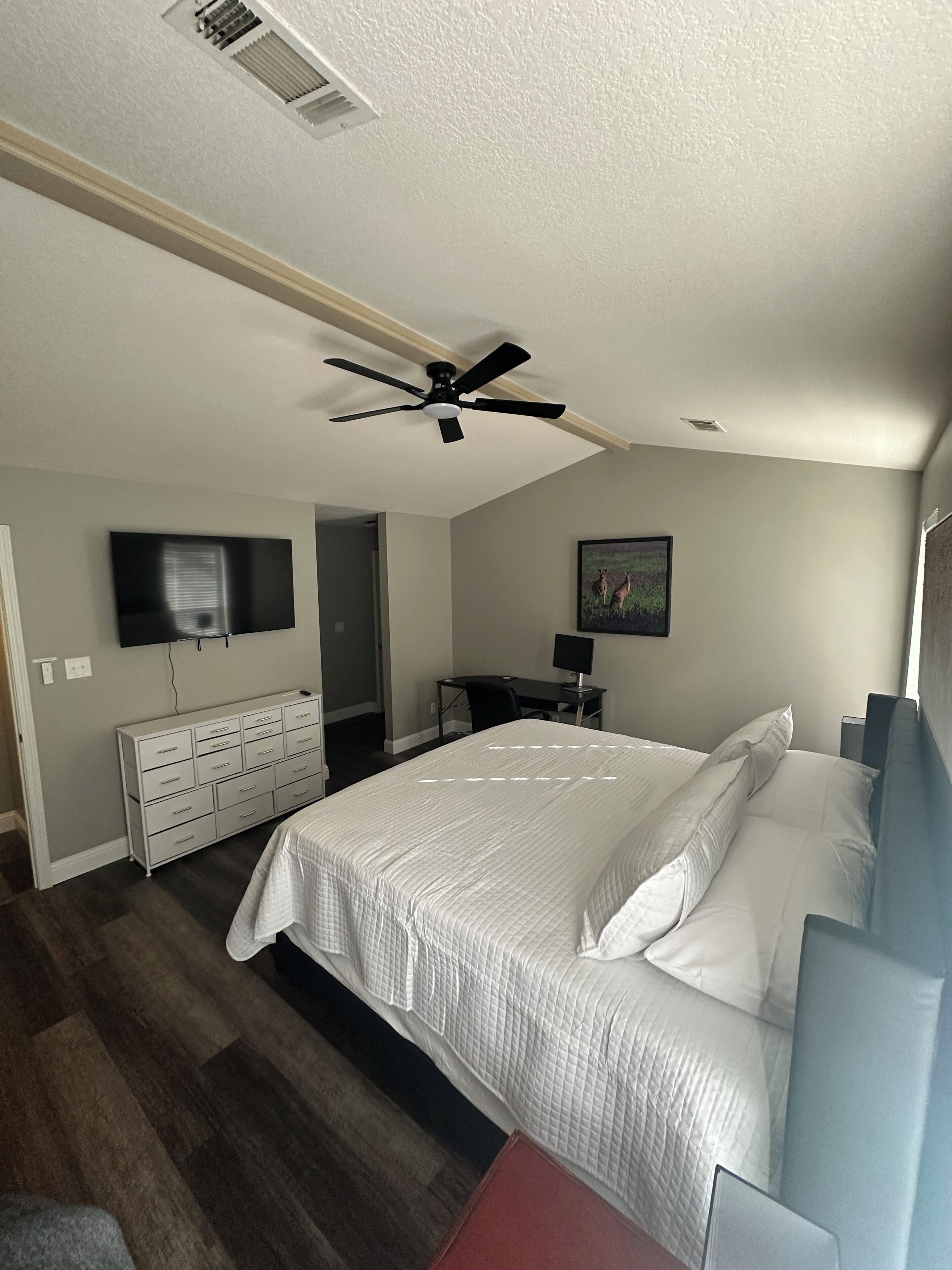 1 غرفة نوم ومكواة/لوح كي وواي فاي وملاءات أسرّة